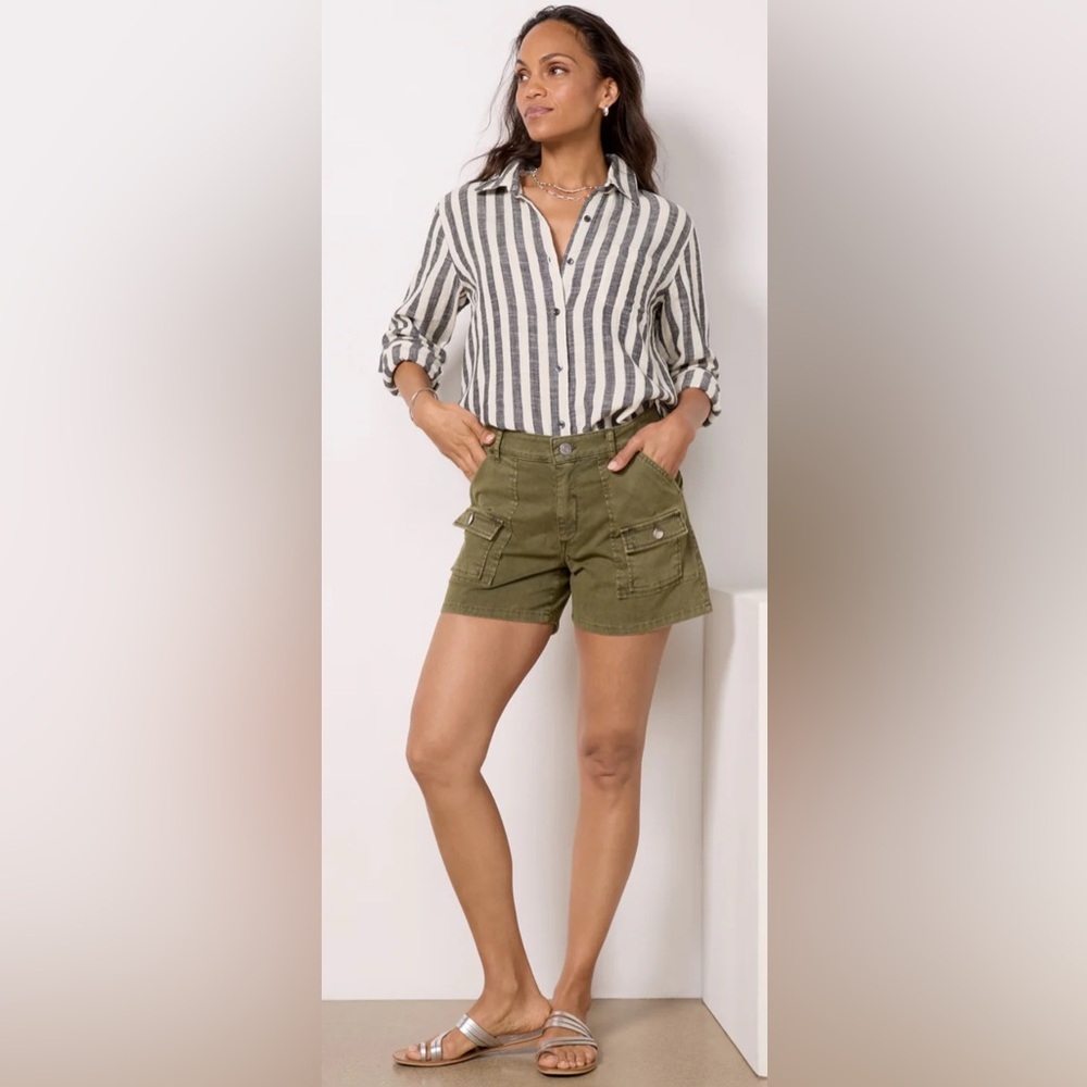 Evereve Kut From The Kloth Utility Short Olive branch Gorpcore Size 10